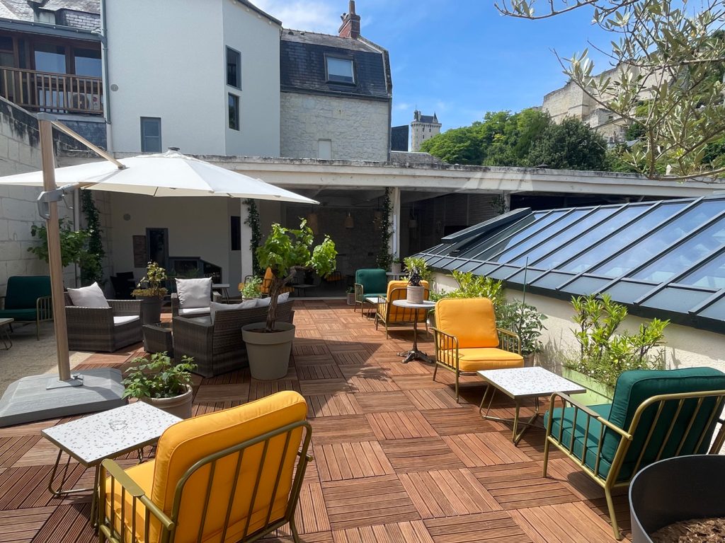 Patio bar Bacchus de l'hôtel de France de Chinon